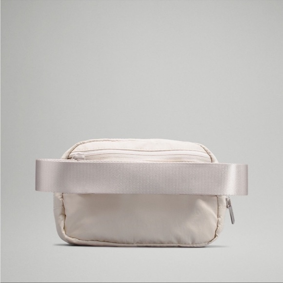 NWT LULULEMON Everywhere Belt Bag - Picture 2 of 5